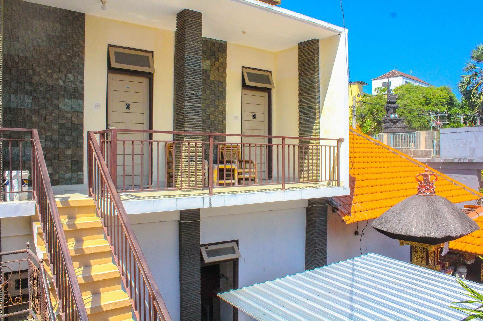 Lolo Beach Inn Legian  Exterior photo